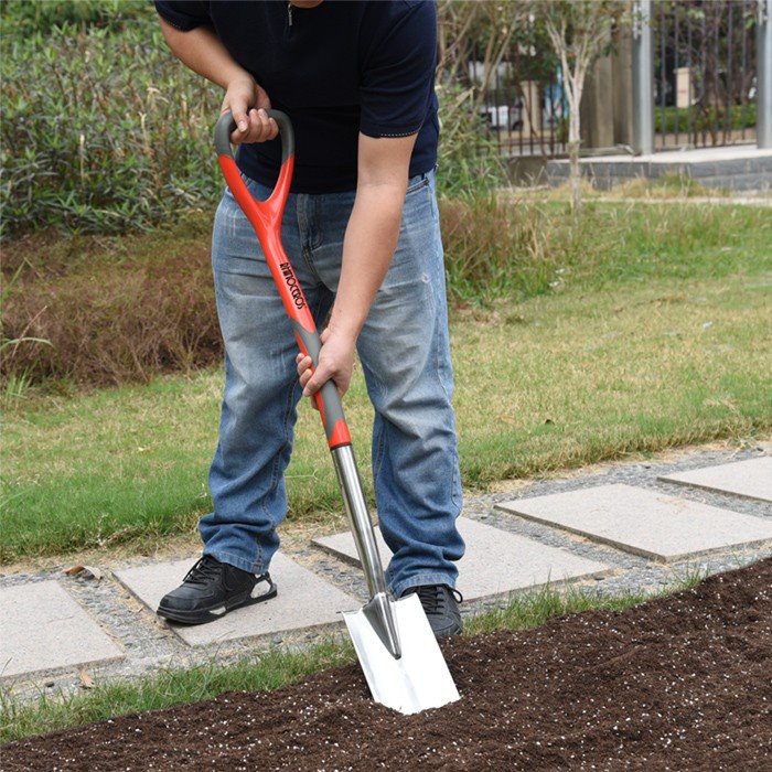 garden fork and spade