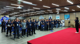 Srednji i viši menadžeri imaju komunikacijsku obuku u Rhinu