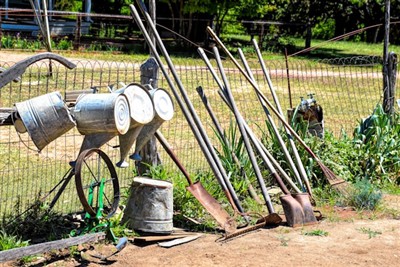Koji su osnovni elementi krajobraznog dizajna i osnovni vrtni alati?